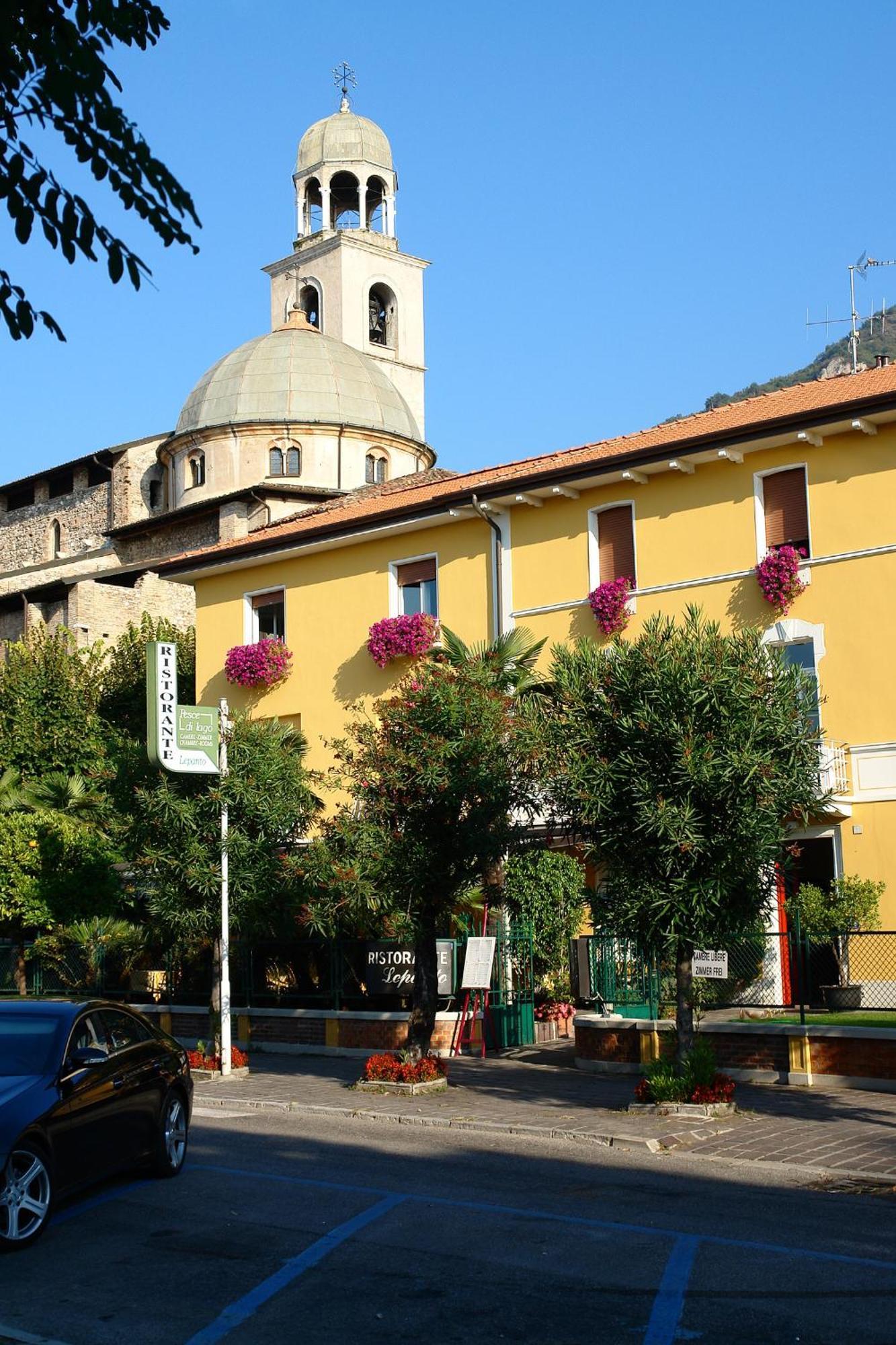 Hotel Ristorante Lepanto Сало Экстерьер фото